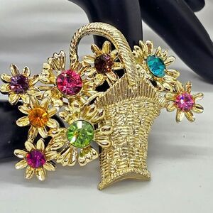This vintage brooch by DODDS features a beautiful basket of flowers. Gold Tone